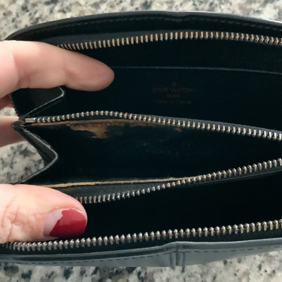 Louis Vuitton Vintage Black Epi Demi Lune Wallet - Picture 8 of 8